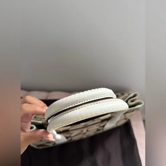 Coach Hampton Shoulder Bag - Picture 5 of 9